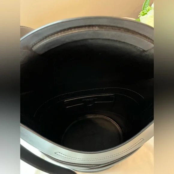 Alexander McQueen Black Shoulder Bag - Picture 6 of 12